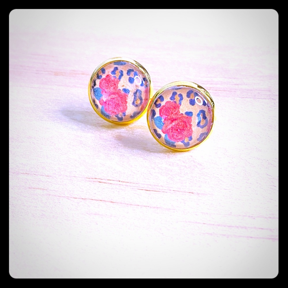 Handmade cabochon earrings.